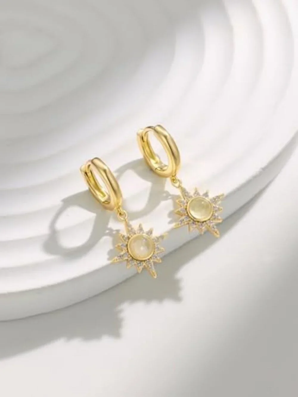 Stylish 14K Gold Drop Earrings for Women - Elegant Sun Design, Perfect Gift!